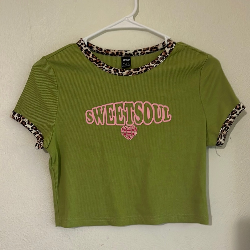 brand nee crop top. never been worn super pretty and looks comfy